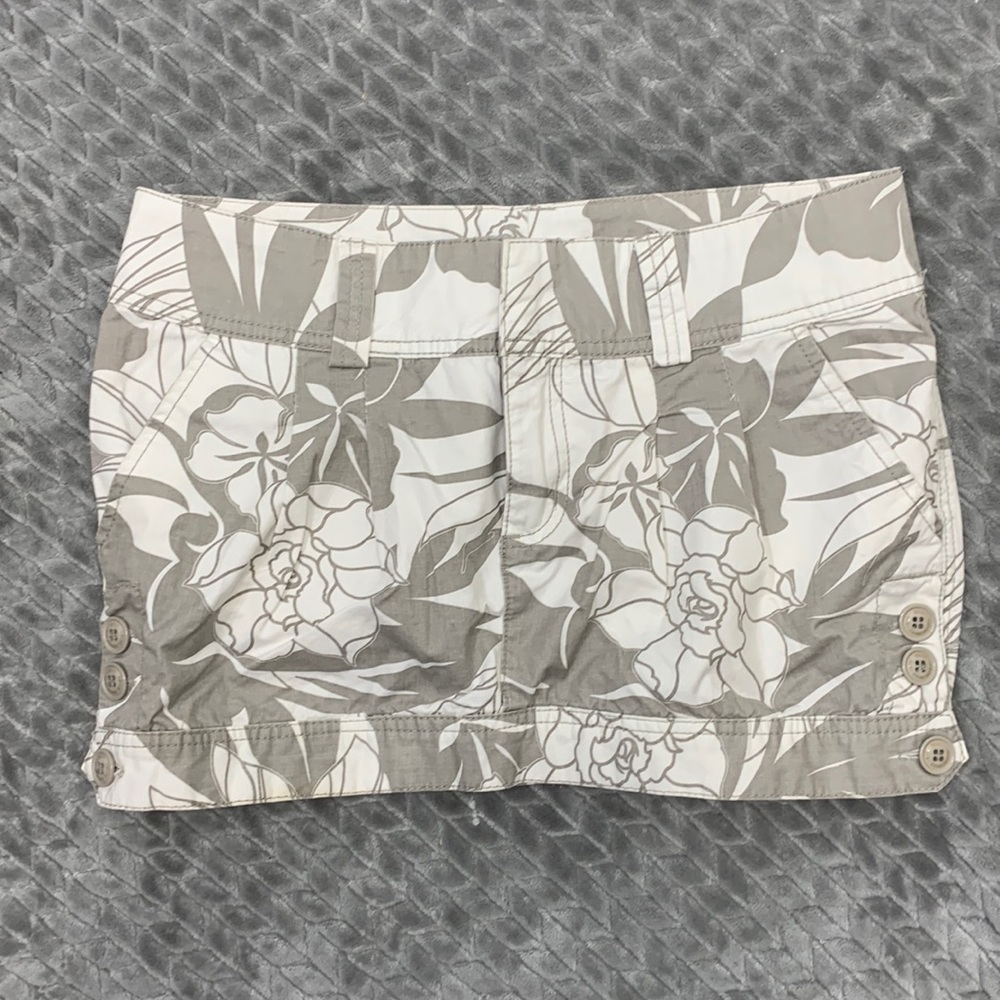 Roxy Floral Tropical Tan and White Mini Skirt Size 3